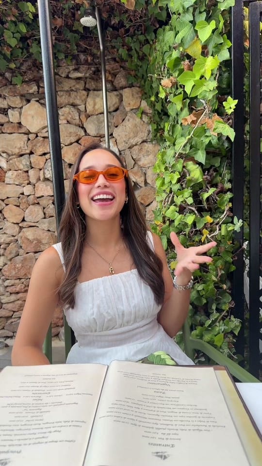 Post 4 by Lucia y Valeria on TikTok (video)