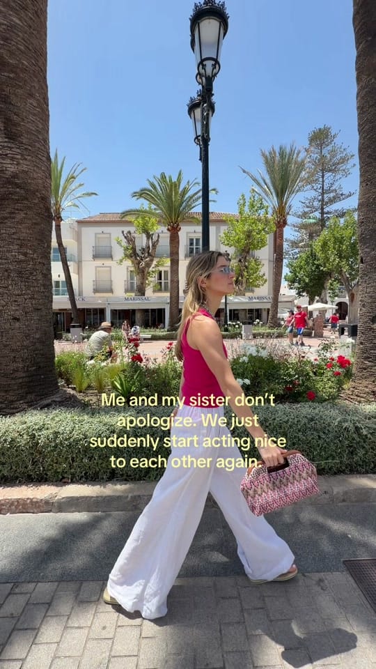 Post 5 by Lucia y Valeria on TikTok (video)