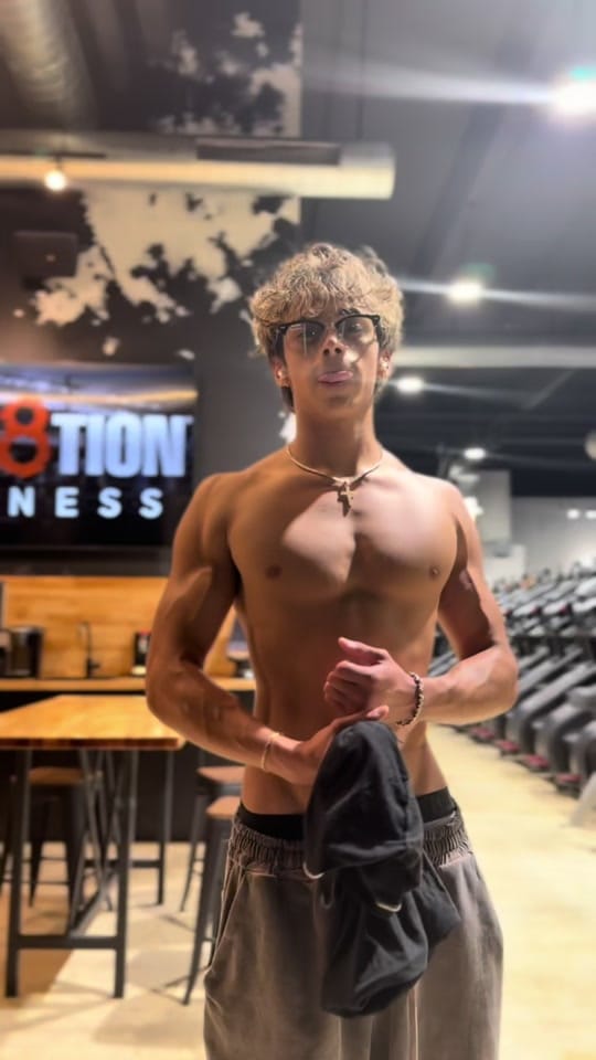 Post 8 by Geobuu on TikTok (video)