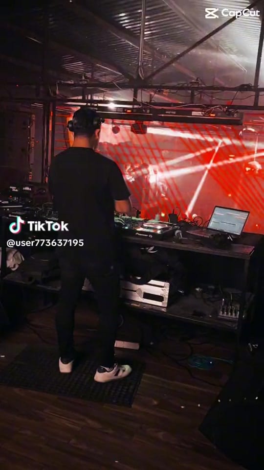Post 1 by Drax Dj on TikTok (video)