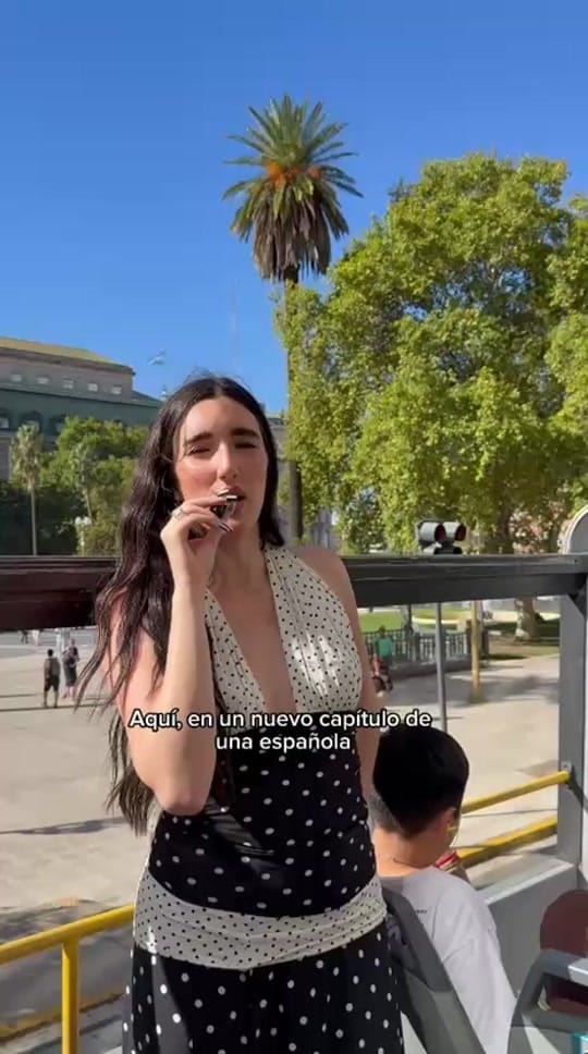 Post 8 by Lara on TikTok (video)