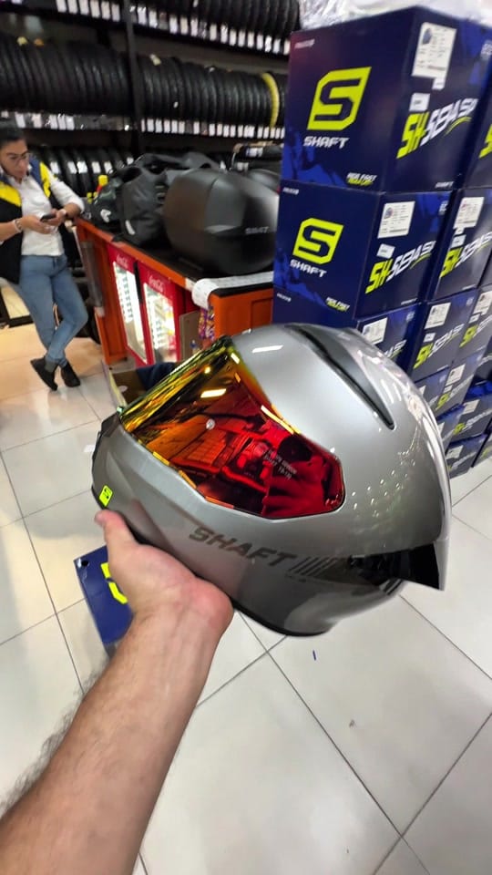 Post 5 by Cascos y llantas para moto on TikTok (video)