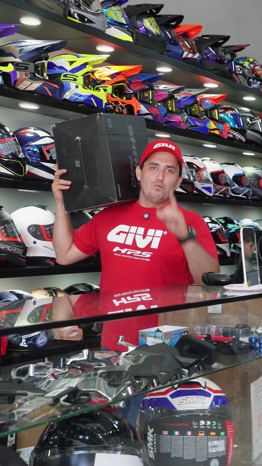 Post 2 by Cascos y llantas para moto on TikTok (video)