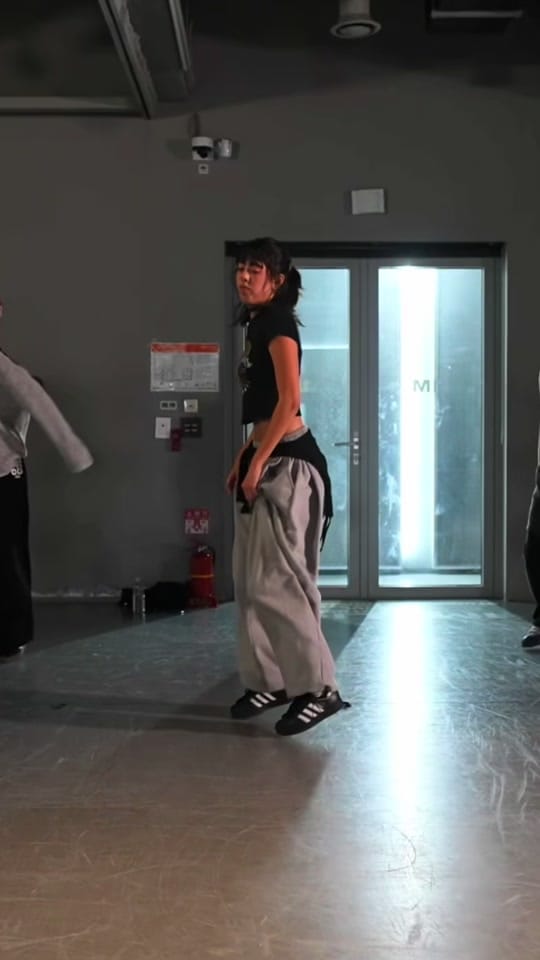 Post 1 by •*나비*• on TikTok (video)