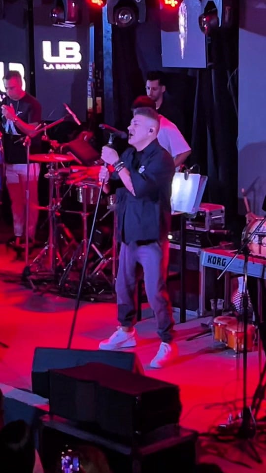 Post 10 by La Barra on TikTok (video)