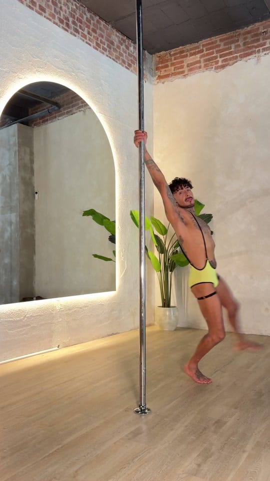Post 3 by Xavi Pole on TikTok (video)