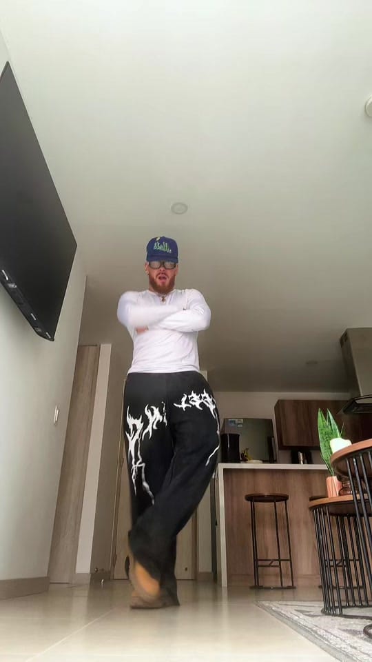 Post 7 by 🛸Santi Mauriño🛸 on TikTok (video)