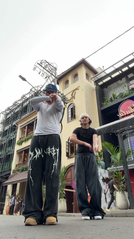 Post 5 by 🛸Santi Mauriño🛸 on TikTok (video)