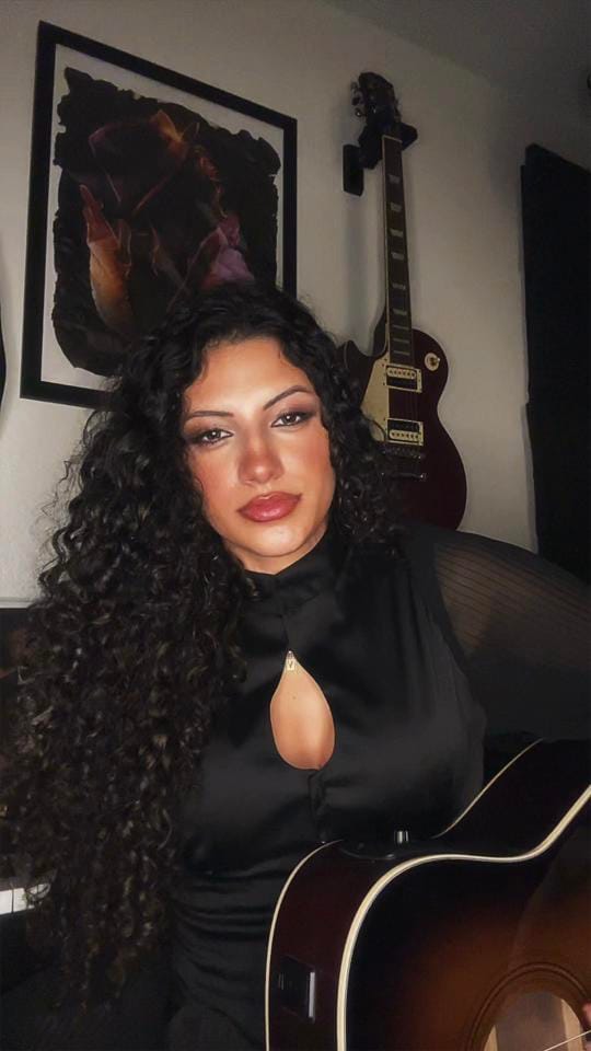 Post 6 by vitoriaferoficial on TikTok (video)