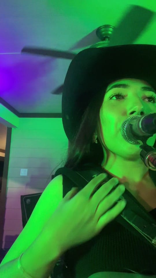 Post 7 by Daisy Zambrano on TikTok (video)