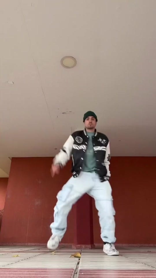 Post 2 by josito dance on TikTok (video)