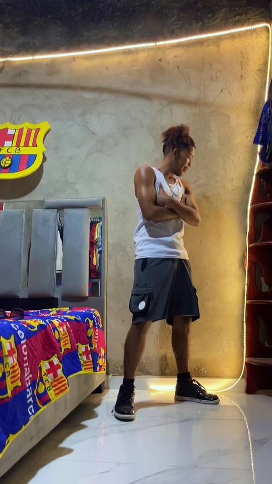 Post 8 by IVÁN DANCE 02 on TikTok (video)