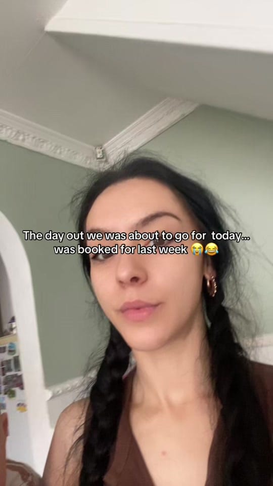 Post 4 by ElChanel on TikTok (video)