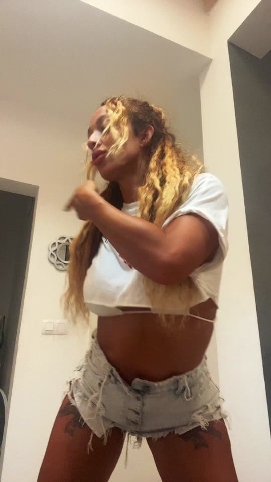 Post 3 by Melody Santana Peña on TikTok (video)