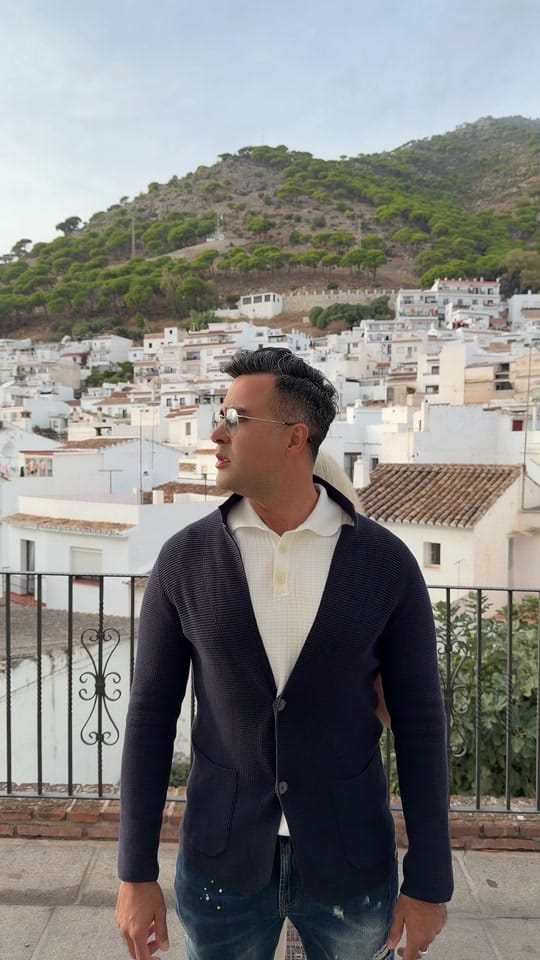 Post 4 by Sarmani_marbella on TikTok (video)