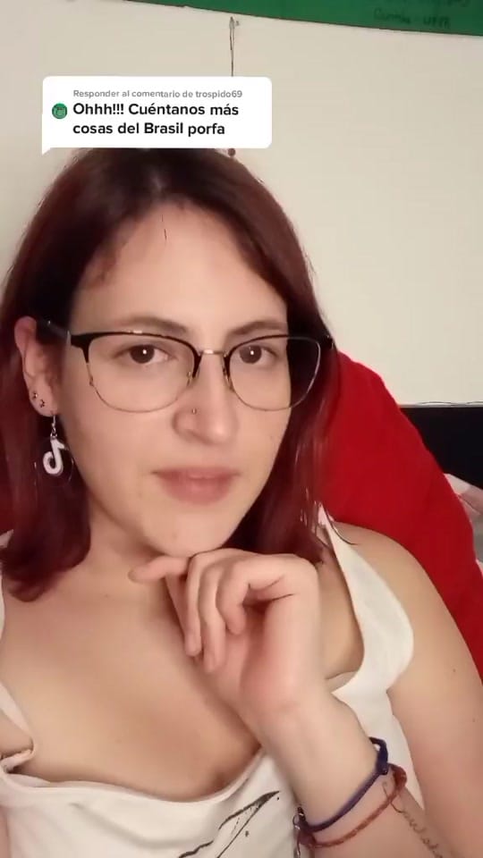 Post 8 by Almu, alias Peche on TikTok (video)