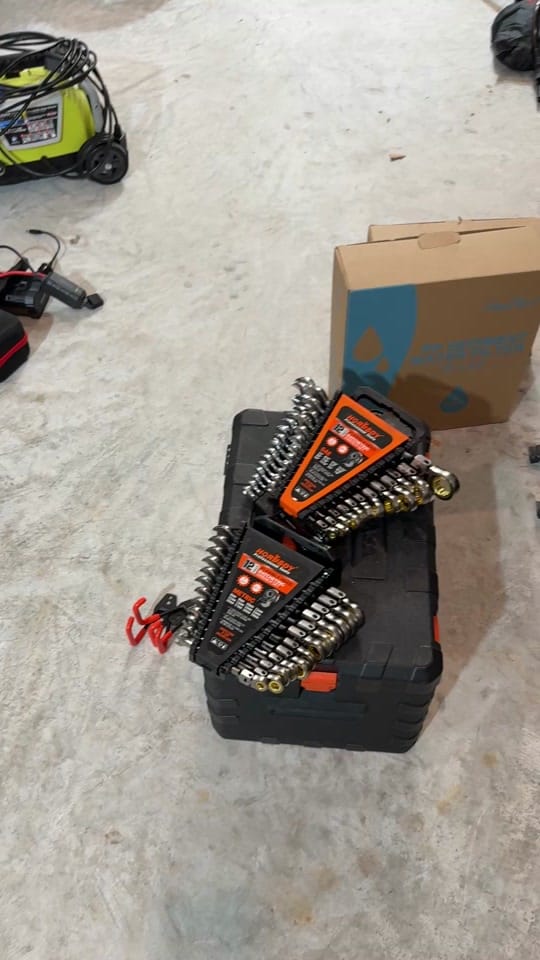 Post 1 by New shop on TikTok (video)