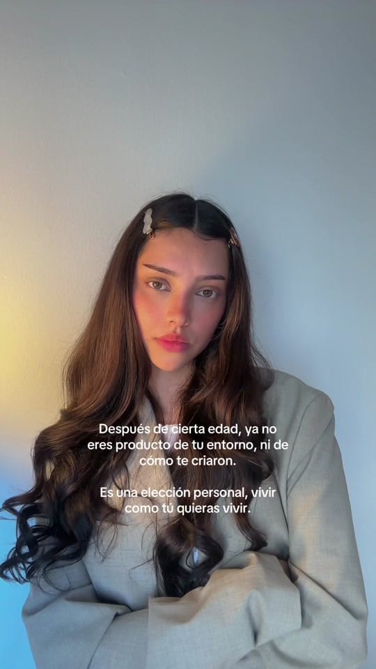 Post 4 by 𝐘𝐨𝐡𝐚𝐧𝐚 𝐂𝐥𝐚𝐮𝐝𝐢𝐧𝐨 on TikTok (video)