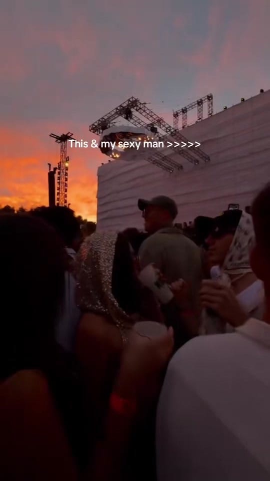 Post 10 by Housemusicloe on TikTok (video)