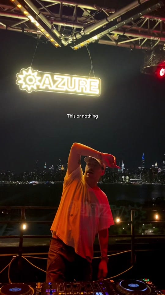 Post 1 by Housemusicloe on TikTok (video)