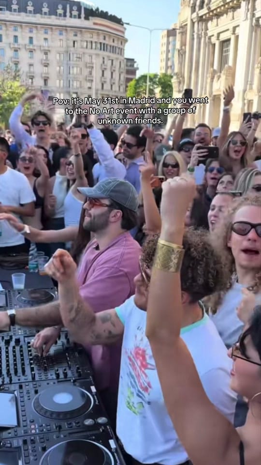 Post 5 by Housemusicloe on TikTok (video)