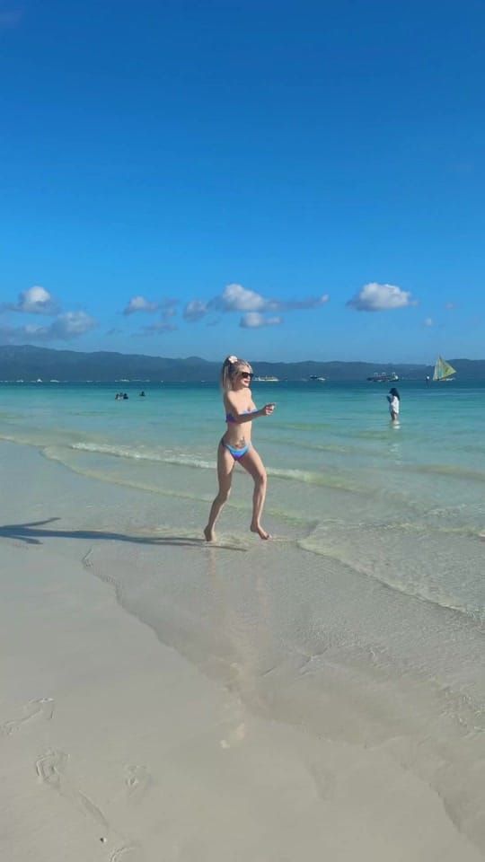 Post 8 by Ambur Z on TikTok (video)