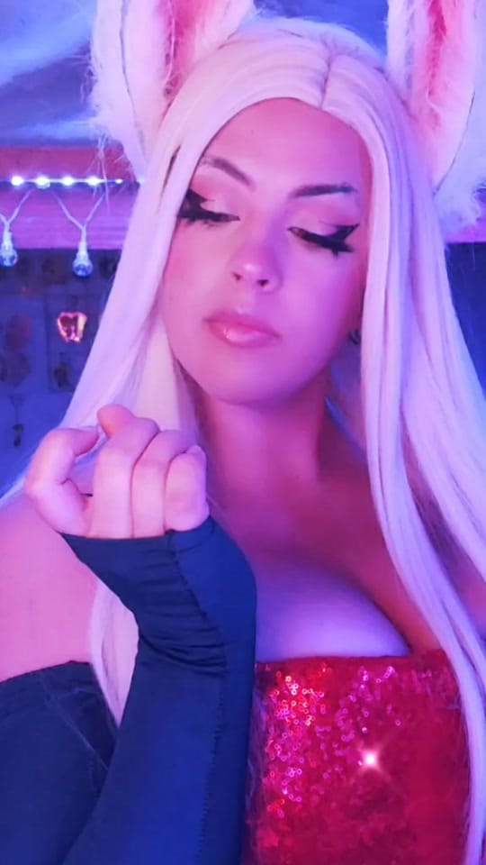 Post 9 by Manu Marvl on TikTok (video)
