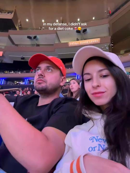 Post 2 by Iva Karamelski on TikTok (video)