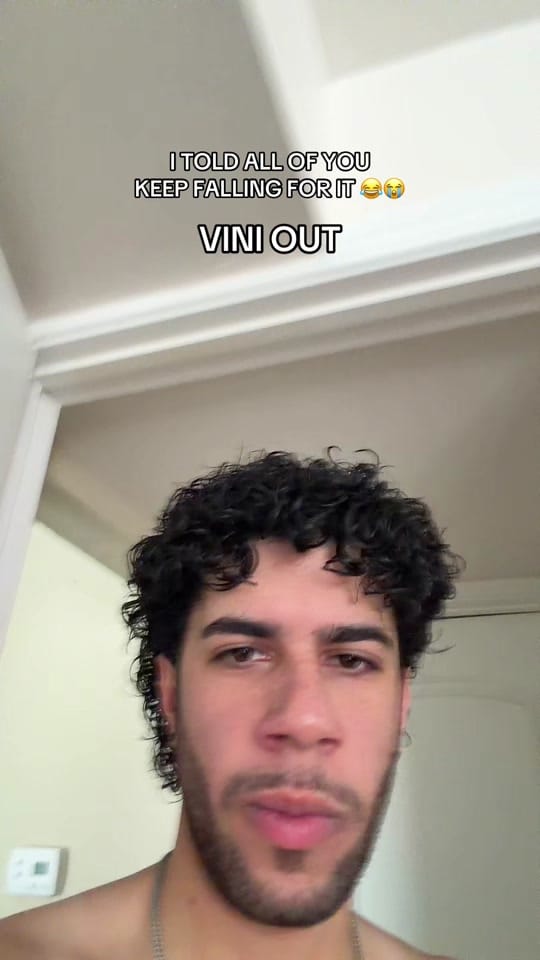 Post 2 by Blancos Podcast on TikTok (video)