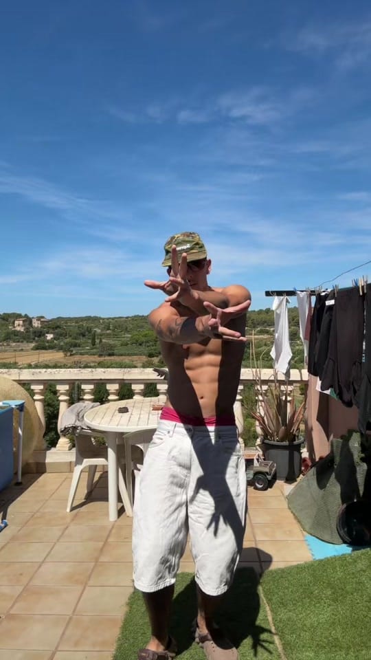 Post 4 by Aleks on TikTok (video)