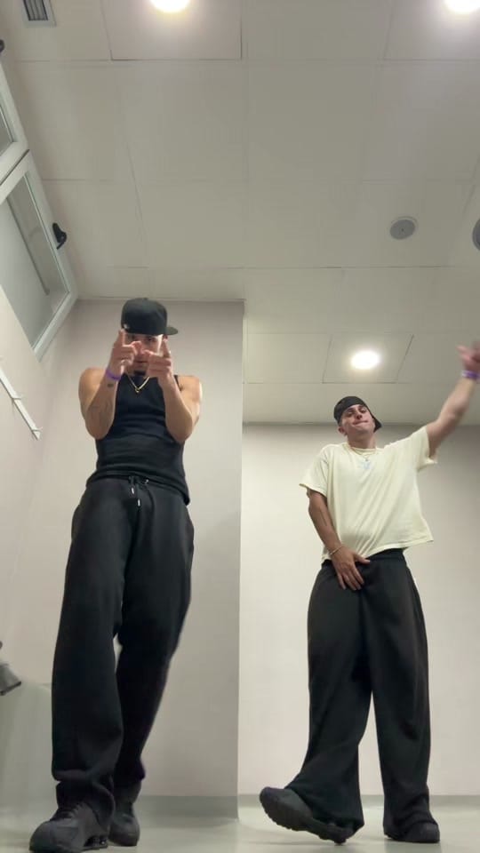 Post 10 by Aleks on TikTok (video)