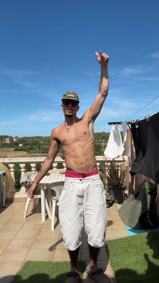Post 3 by Aleks on TikTok (video)