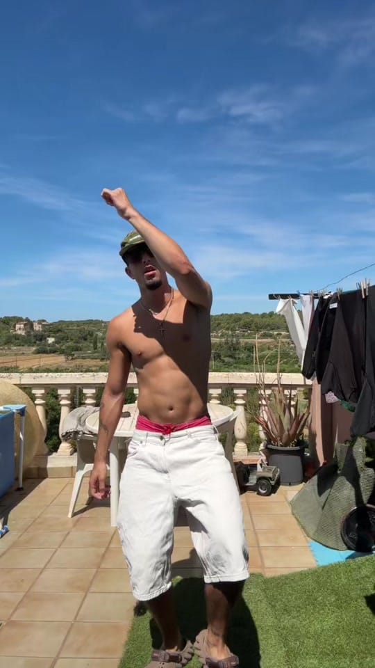 Post 5 by Aleks on TikTok (video)
