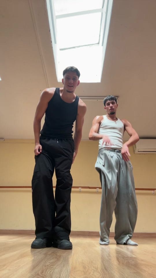 Post 6 by Aleks on TikTok (video)