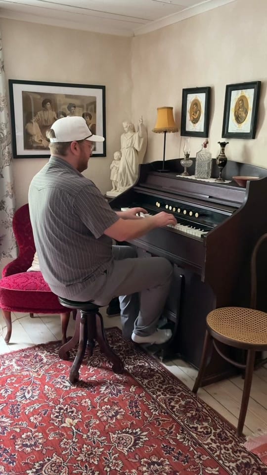 Post 5 by Kimberly Kelly on TikTok (video)