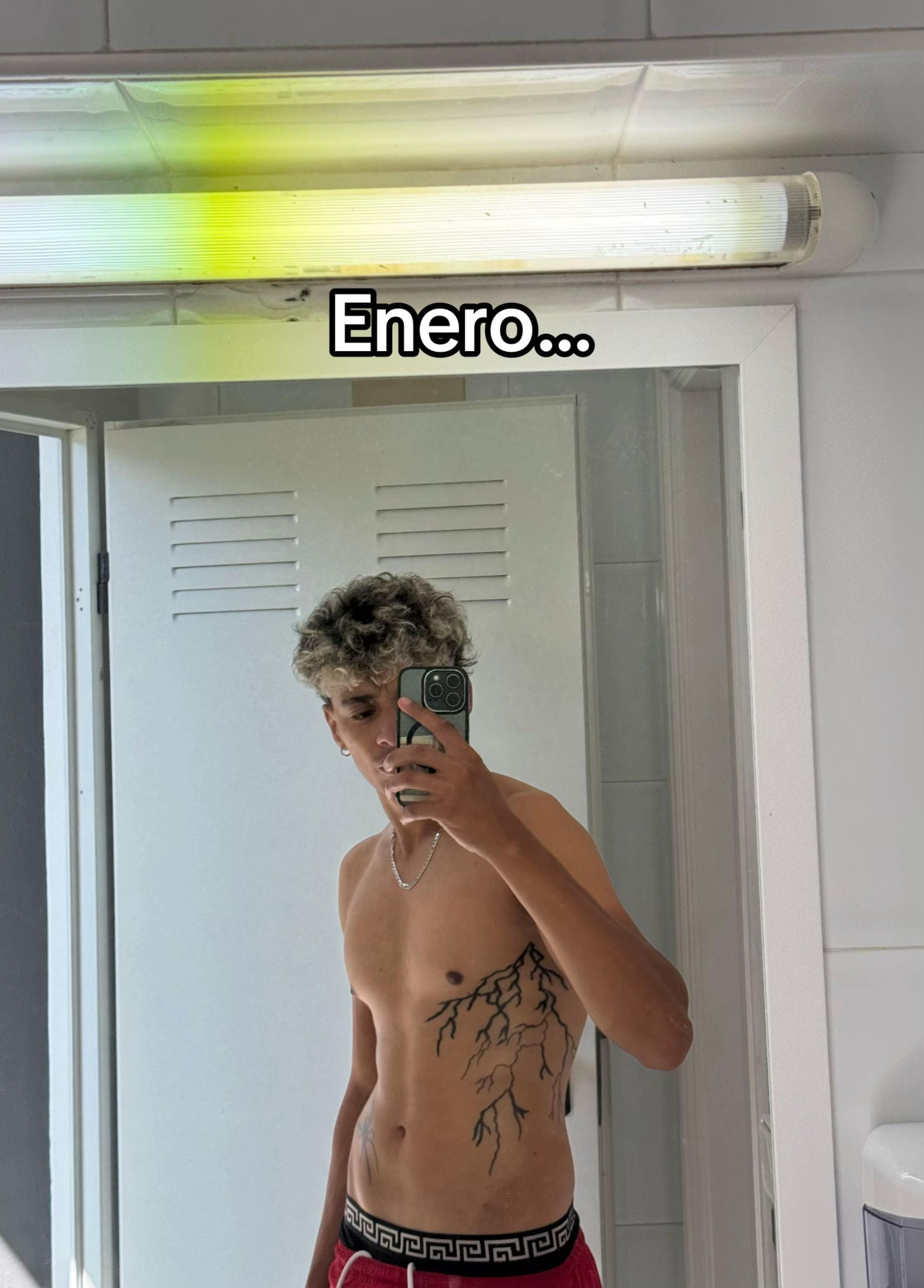 Post 6 by sofinaks on TikTok (video)