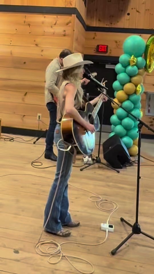 Post 4 by Stephanie Quayle on TikTok (video)