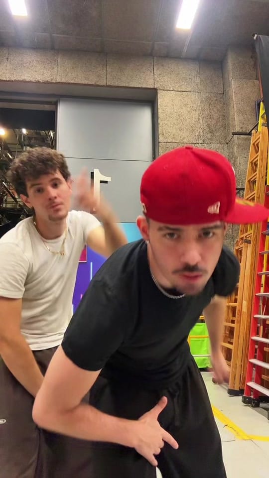 Post 4 by Víctor Guillén on TikTok (video)