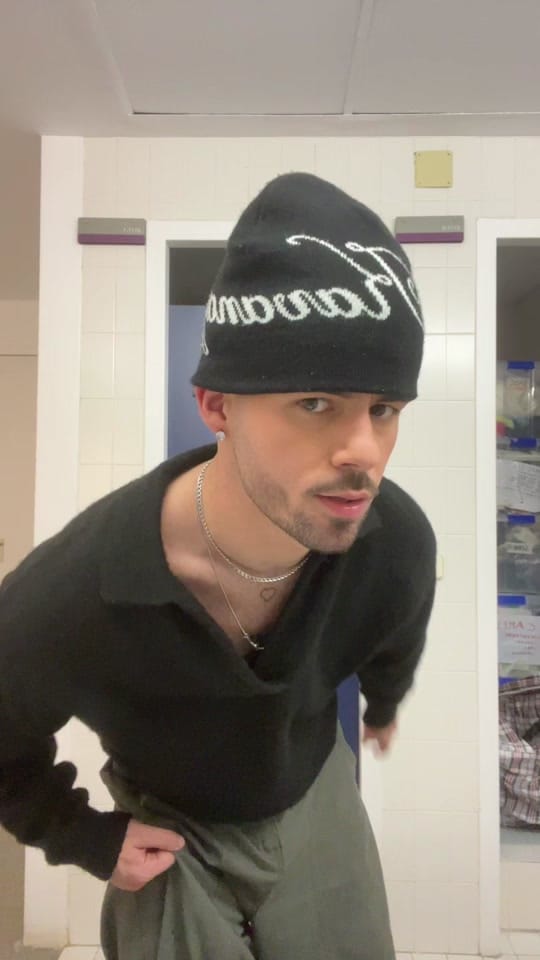 Post 10 by Víctor Guillén on TikTok (video)
