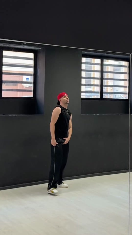 Post 3 by Víctor Guillén on TikTok (video)