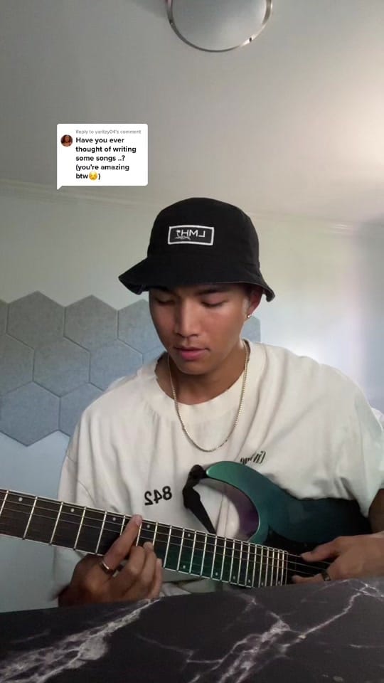 Post 9 by singsalvador on TikTok (video)