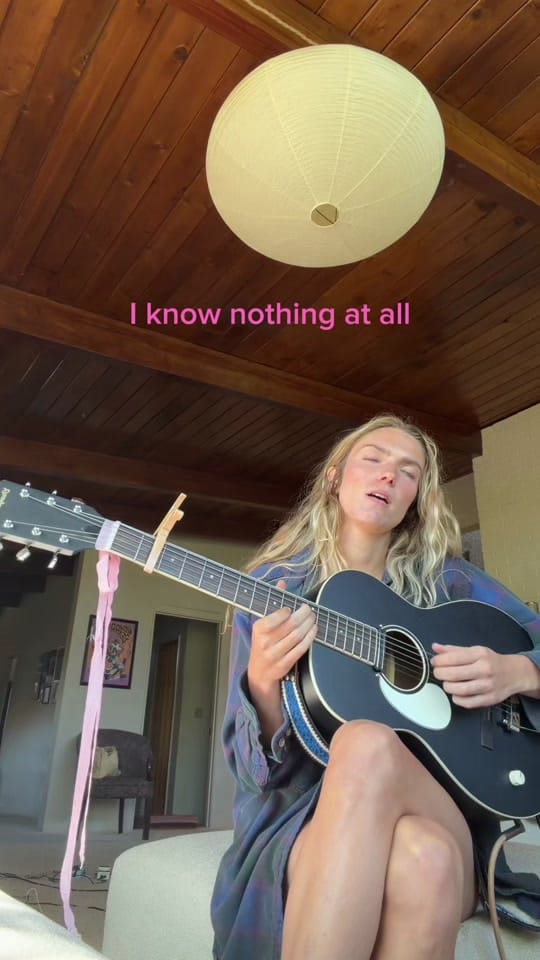 Post 1 by Rosie Rush on TikTok (video)