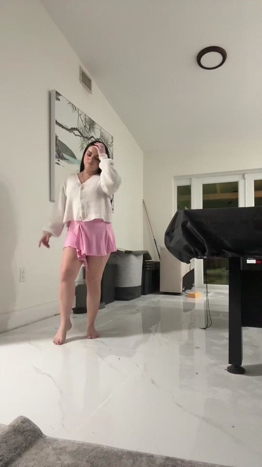 Post 4 by Marcella Lugo on TikTok (video)