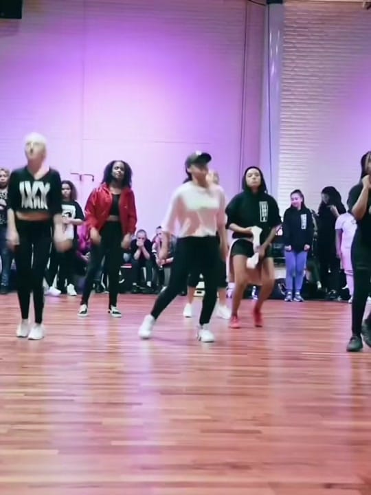 Post 5 by AFRO DANCE on TikTok (video)