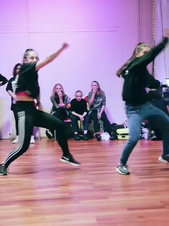 Post 6 by AFRO DANCE on TikTok (video)
