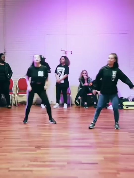 Post 7 by AFRO DANCE on TikTok (video)
