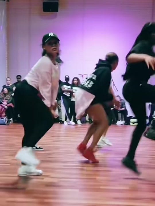 Post 4 by AFRO DANCE on TikTok (video)