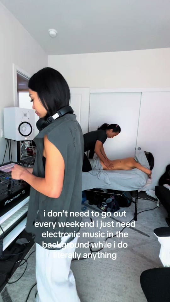 Post 8 by deuxtwins on TikTok (video)