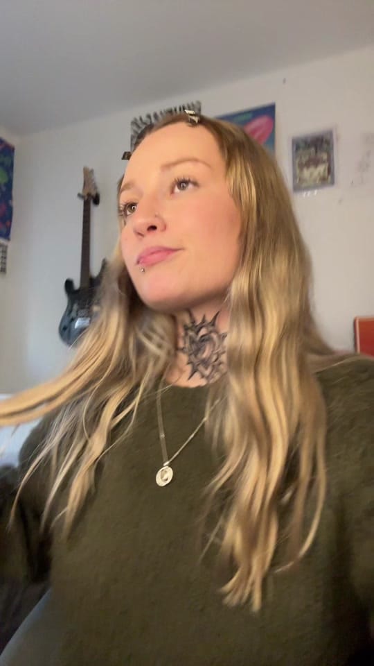 Post 5 by elvisi0ns ✩ 𖤣𖥧 ☾ 𓋼𓍊 on TikTok (video)
