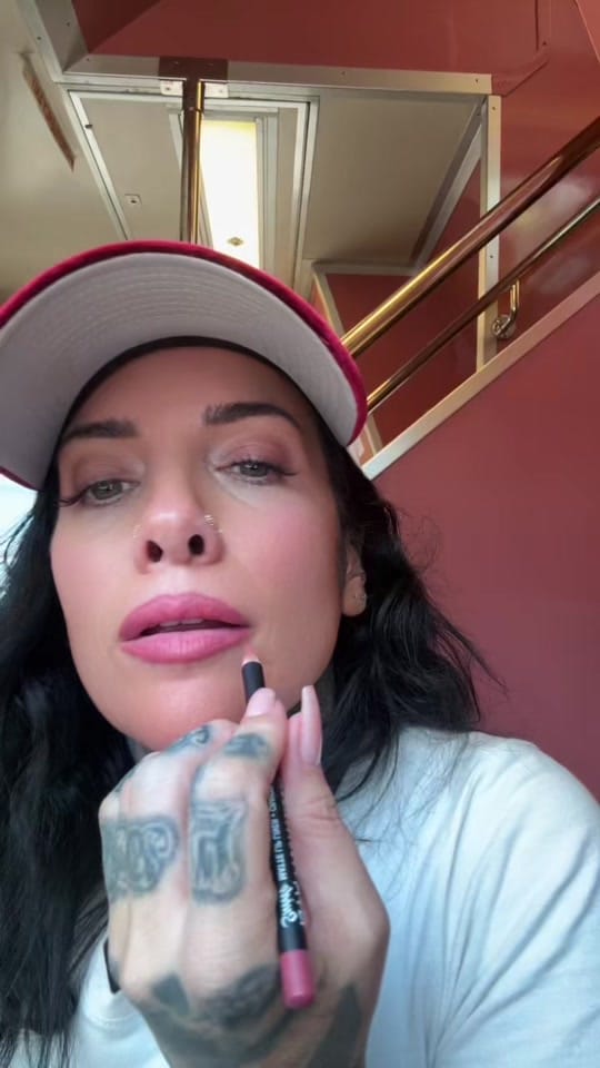 Post 7 by Lisa Bello on TikTok (video)